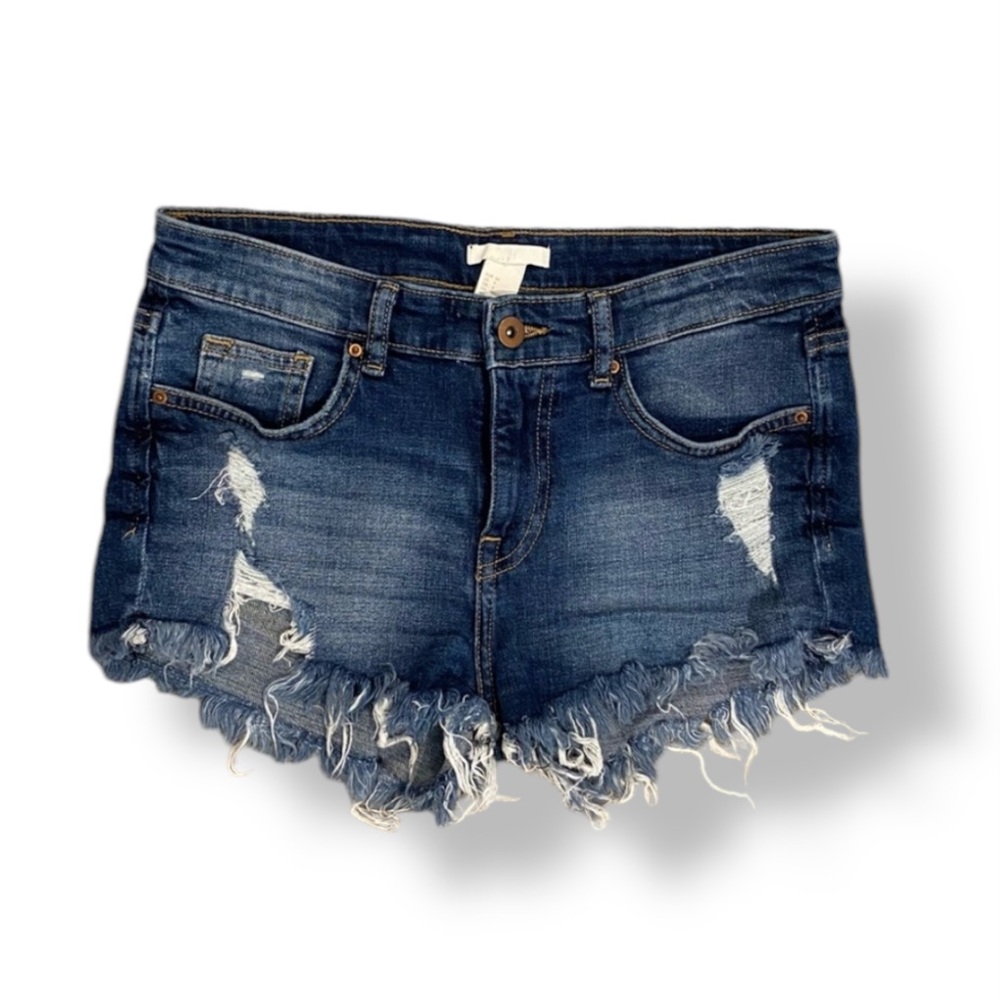 H&M Medium Wash Distressed Denim Jean Shorts Womens Size 4 No Flaws